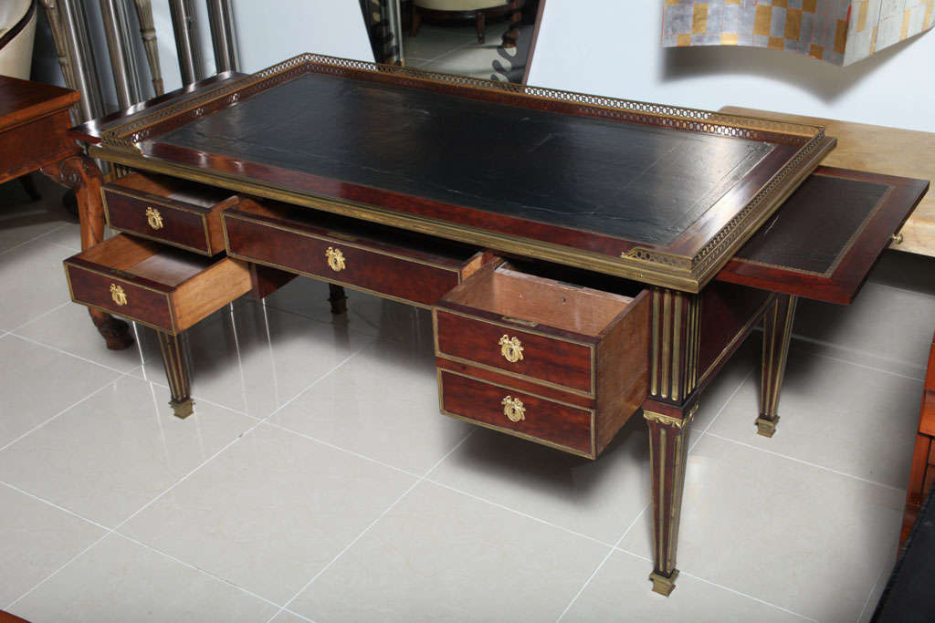 Fine Directoire Mahogany and Brass Inlaid Desk For Sale 1
