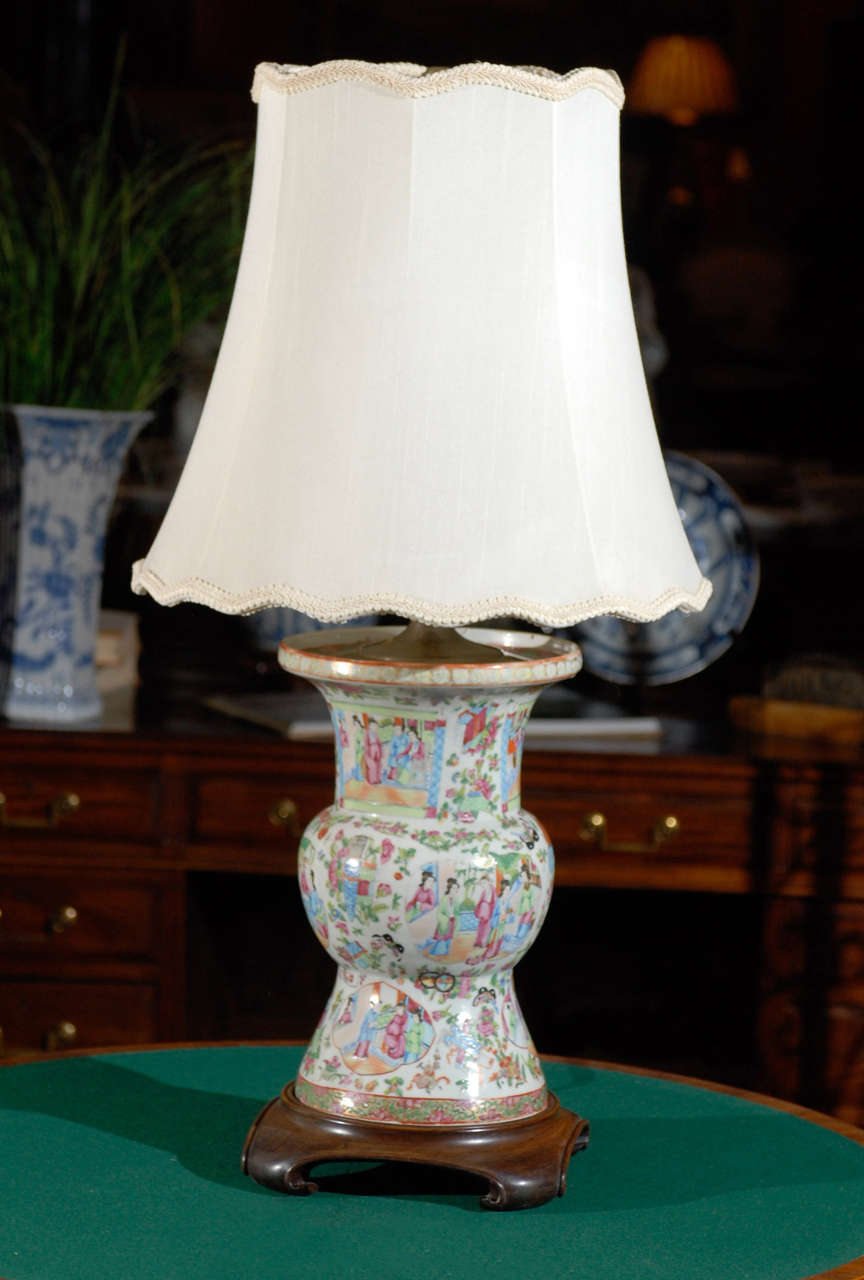 Antique Chinese Rose Mandarin Vase Lamp For Sale 3