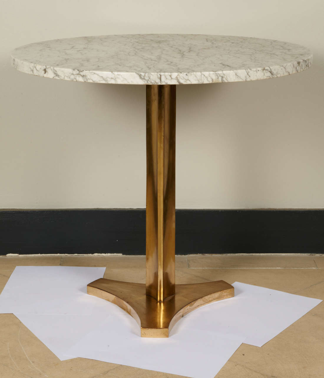 Elegant gueridon , bronze base and top marble.
Néo-classic , Marc Du Plantier style
Quality made.
