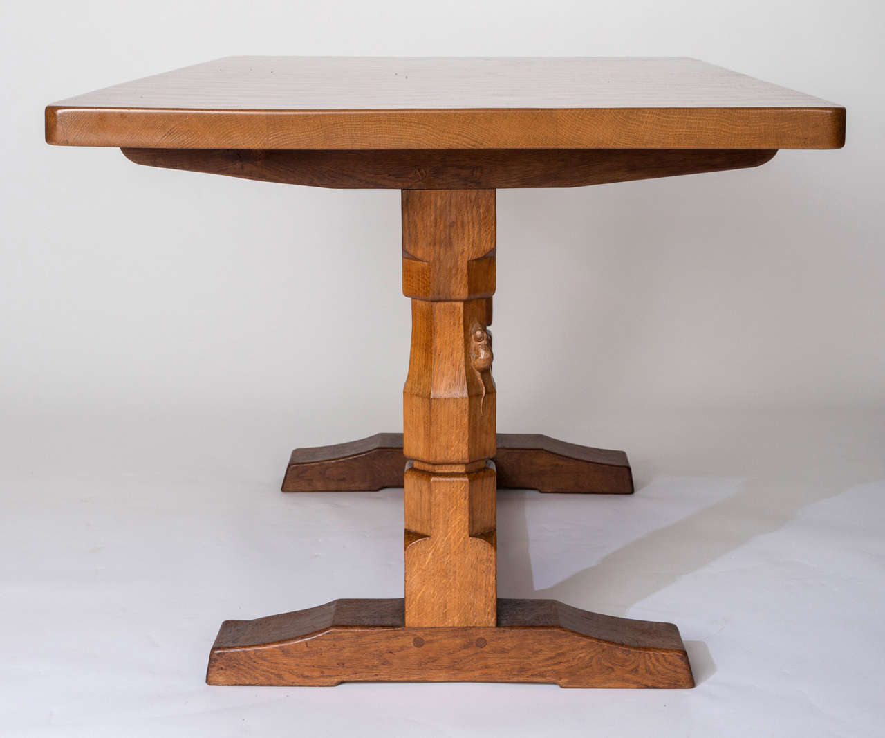 Robert Mouseman Thompson oak dining table, England circa 1955 In Excellent Condition In Macclesfield, Cheshire
