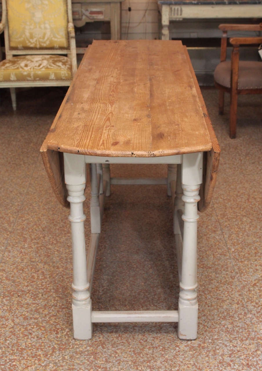 19th Century Painted Drop Leaf Table For Sale 2