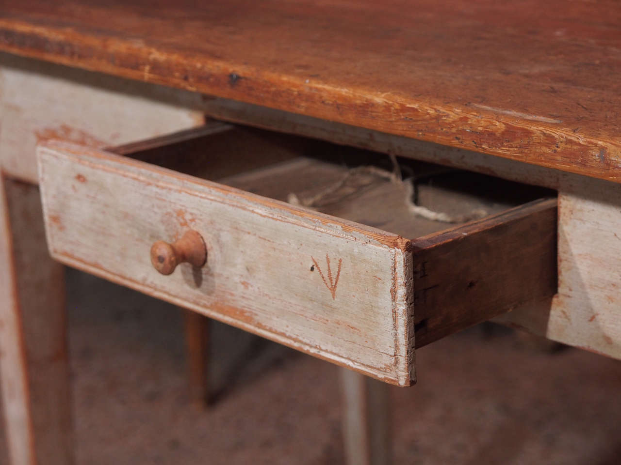 19th Century Swedish Table For Sale 1