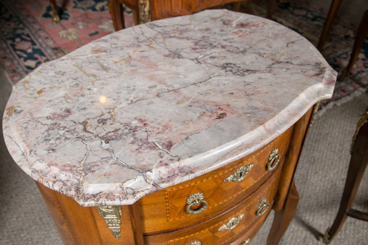 Pair of French Louis XV Style Marble-Top Kidney Shaped Commodes In Good Condition In Stamford, CT