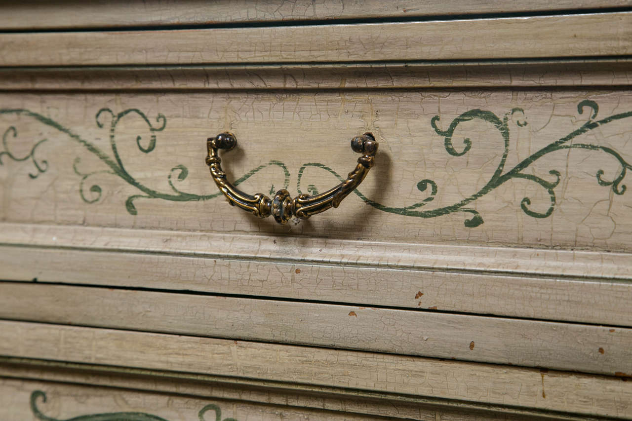 18th Century Adams Style Masterful Paint-Decorated Commode / Chest / Dresser Stunning Details