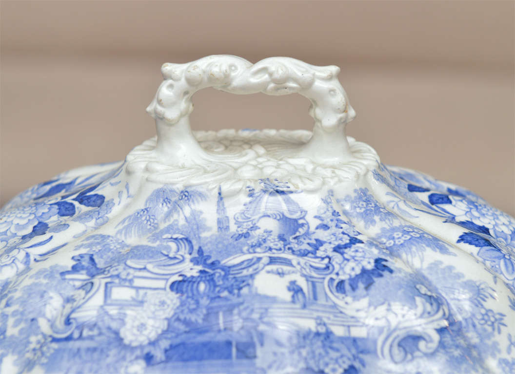 English Early 19th Century Staffordshire Soup Tureen For Sale