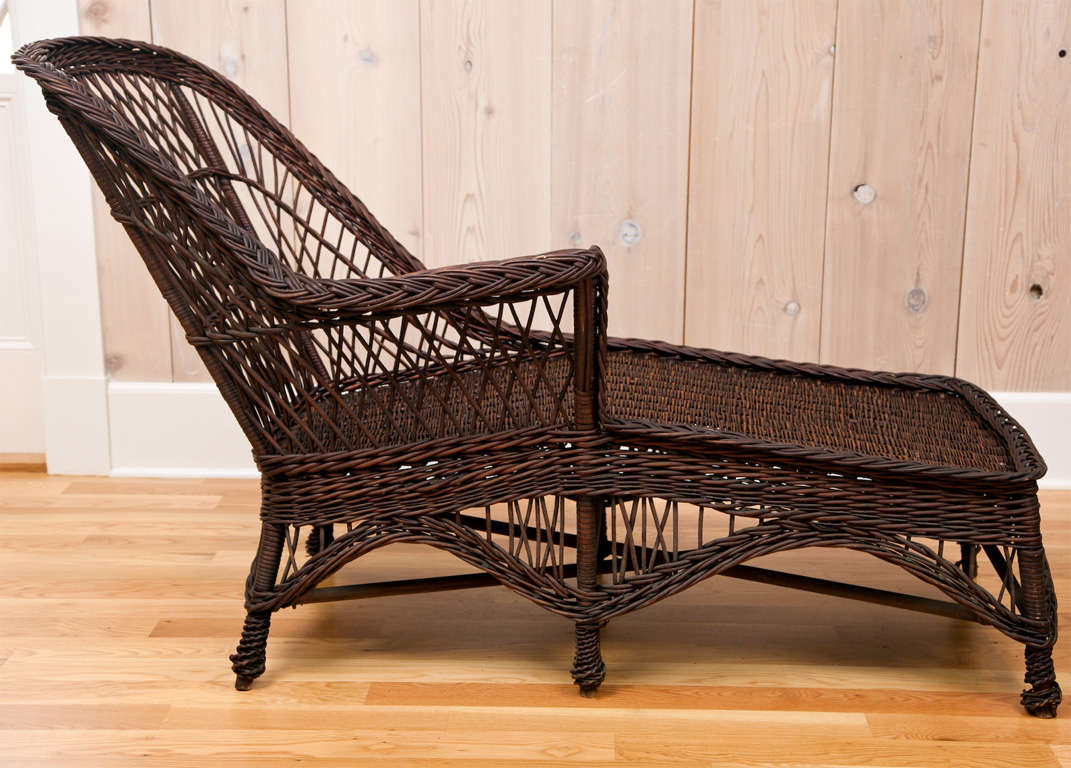 Antique Wicker Chaise In Good Condition In Old Saybrook, CT