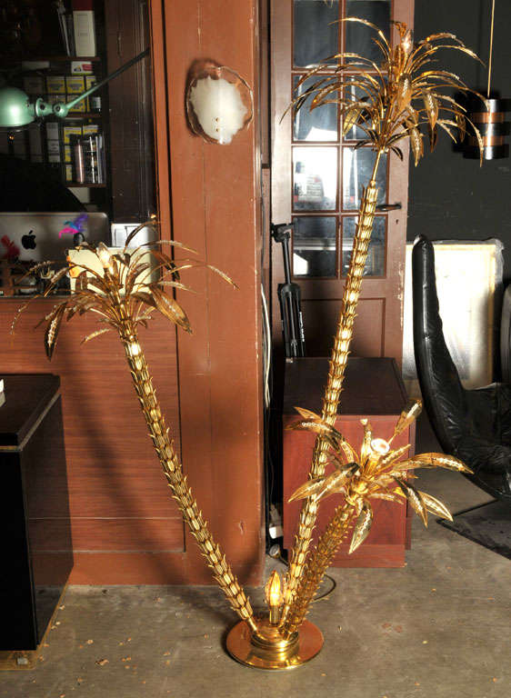 Absolutely stunning gold-plated Palmtree with 4 light sources, one on the bottom that uplights all 3 beautifully sculpted trunks. 3 other light sources surrounded by the top leaves. This is truly an amazing eye-catcher in any interior
