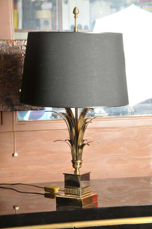 Very chic and elegant brass table light by the french Maison Charles gallery. Beautifully sculpted brass leafs and a black shade with amazing gold upholstered inside
1 with black/gold shade available, 2 identical with another shade on request
