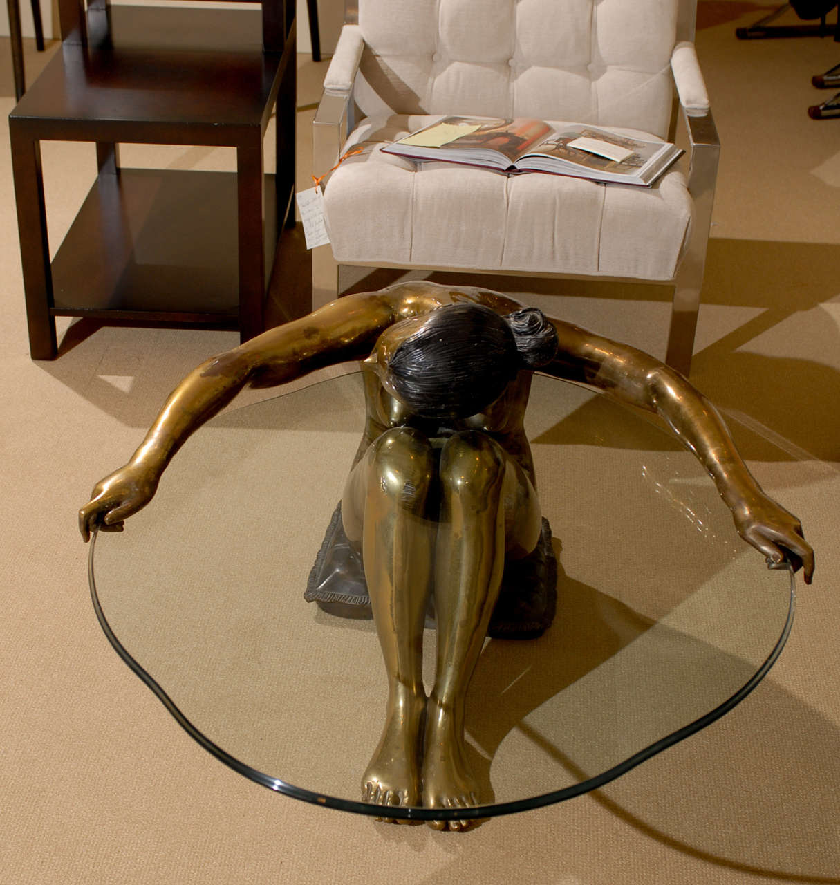 Inconnu Exceptionnelle table basse vintage sculptée d'une femme nue en vente
