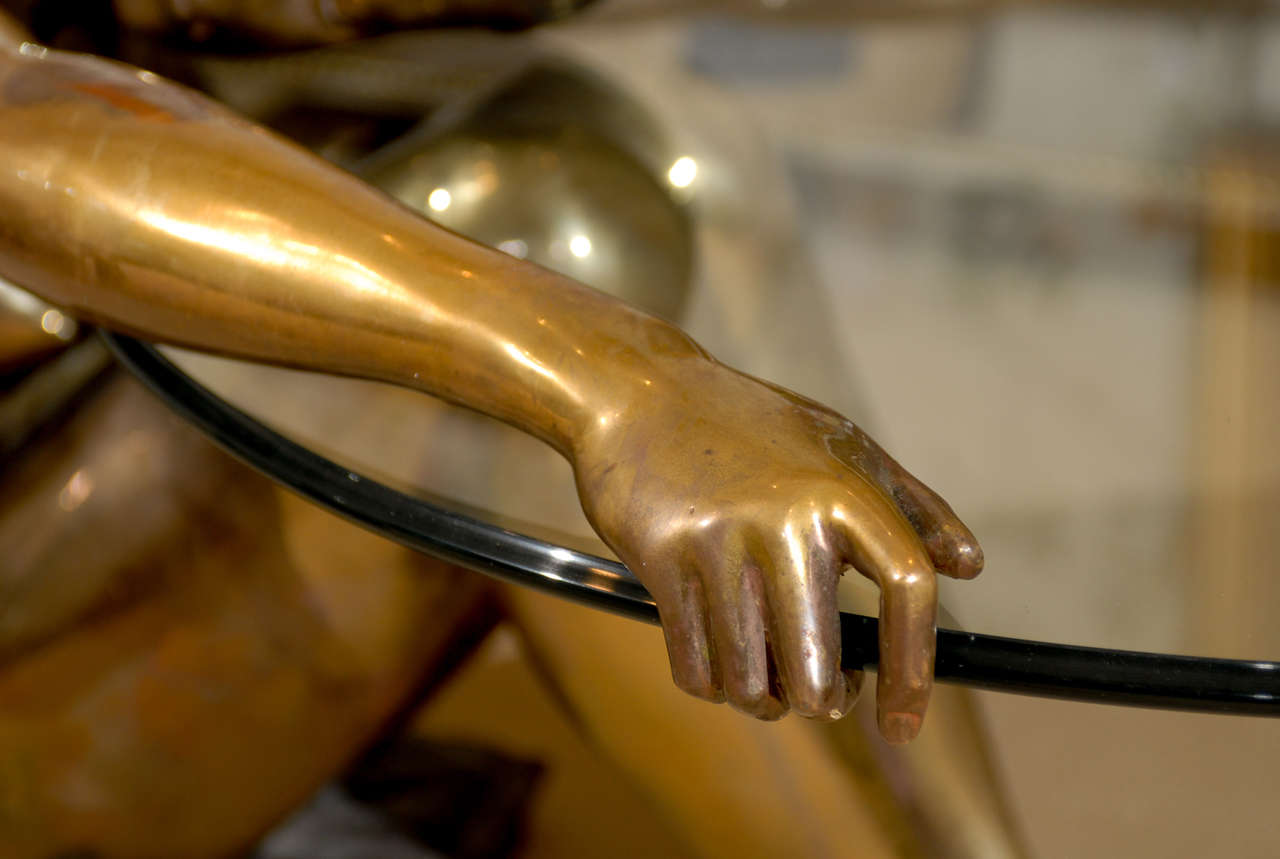 Bronze Exceptionnelle table basse vintage sculptée d'une femme nue en vente