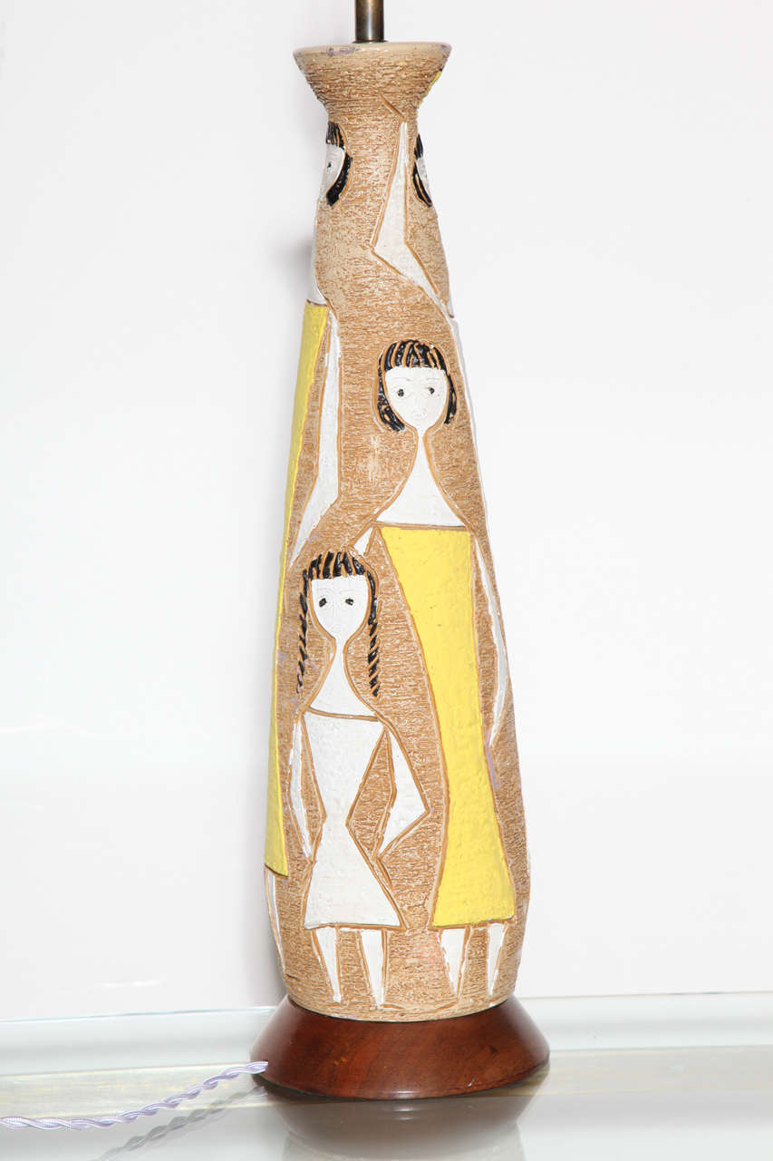Substantielle lampe de table figurative FAIP jaune et beige de style Frederick Weinberg Bon état - En vente à Bainbridge, NY