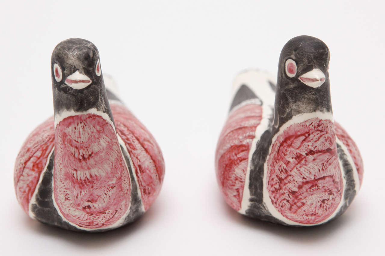 Mid-20th Century Pair of Glazed Ceramic Pigeons by Yolande Gregory