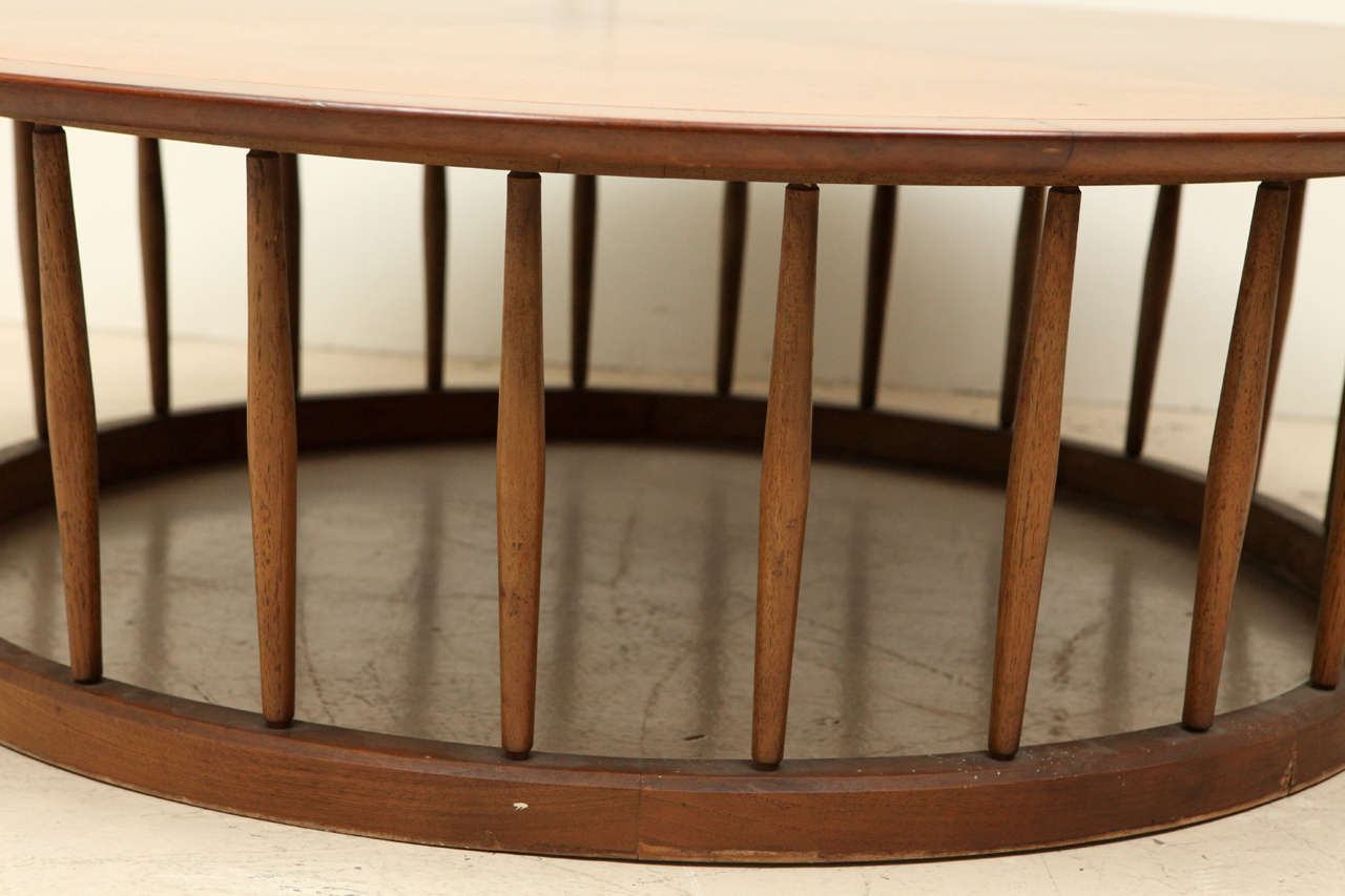 John Van Koert Round Spindle Coffee Table for Drexel In Excellent Condition In Los Angeles, CA