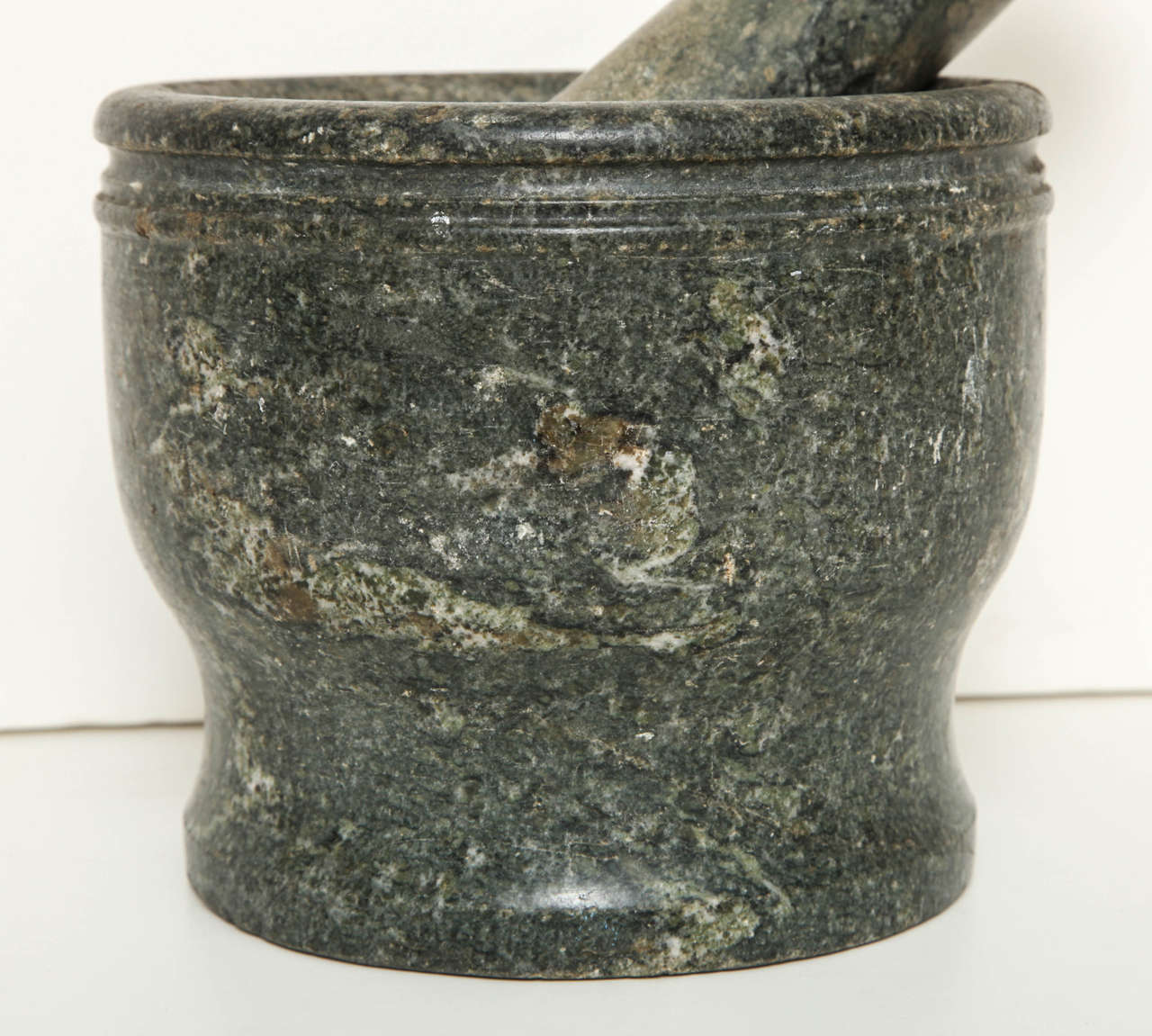 Massive 18th Century English Serpentine Mortar and Pestle In Good Condition In New York, NY