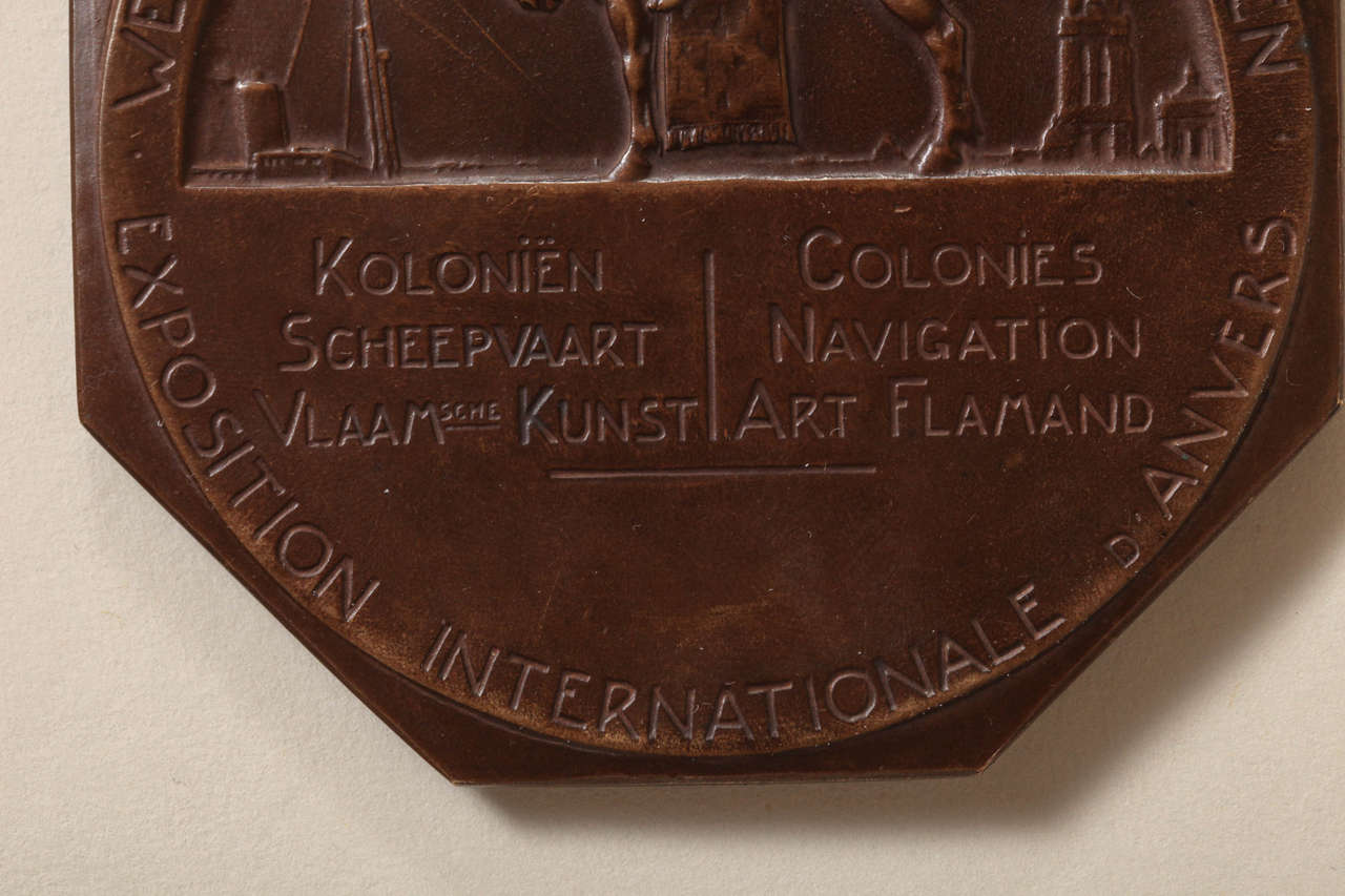 Belgian Art Deco Bronze Medal Commemorating the Exposition Internationale For Sale 3