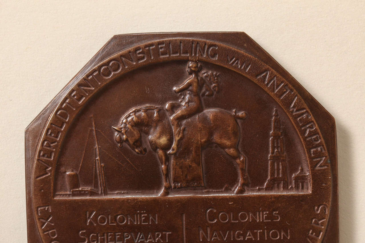 Belgian Art Deco Bronze Medal Commemorating the Exposition Internationale For Sale 4