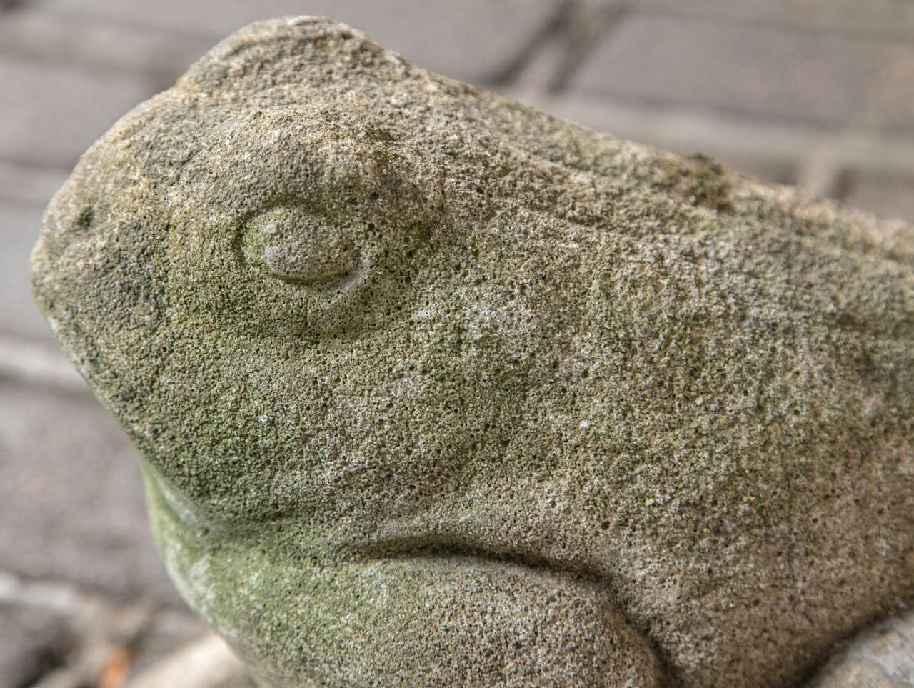 Cast Stone Frog In Excellent Condition In Stamford, CT