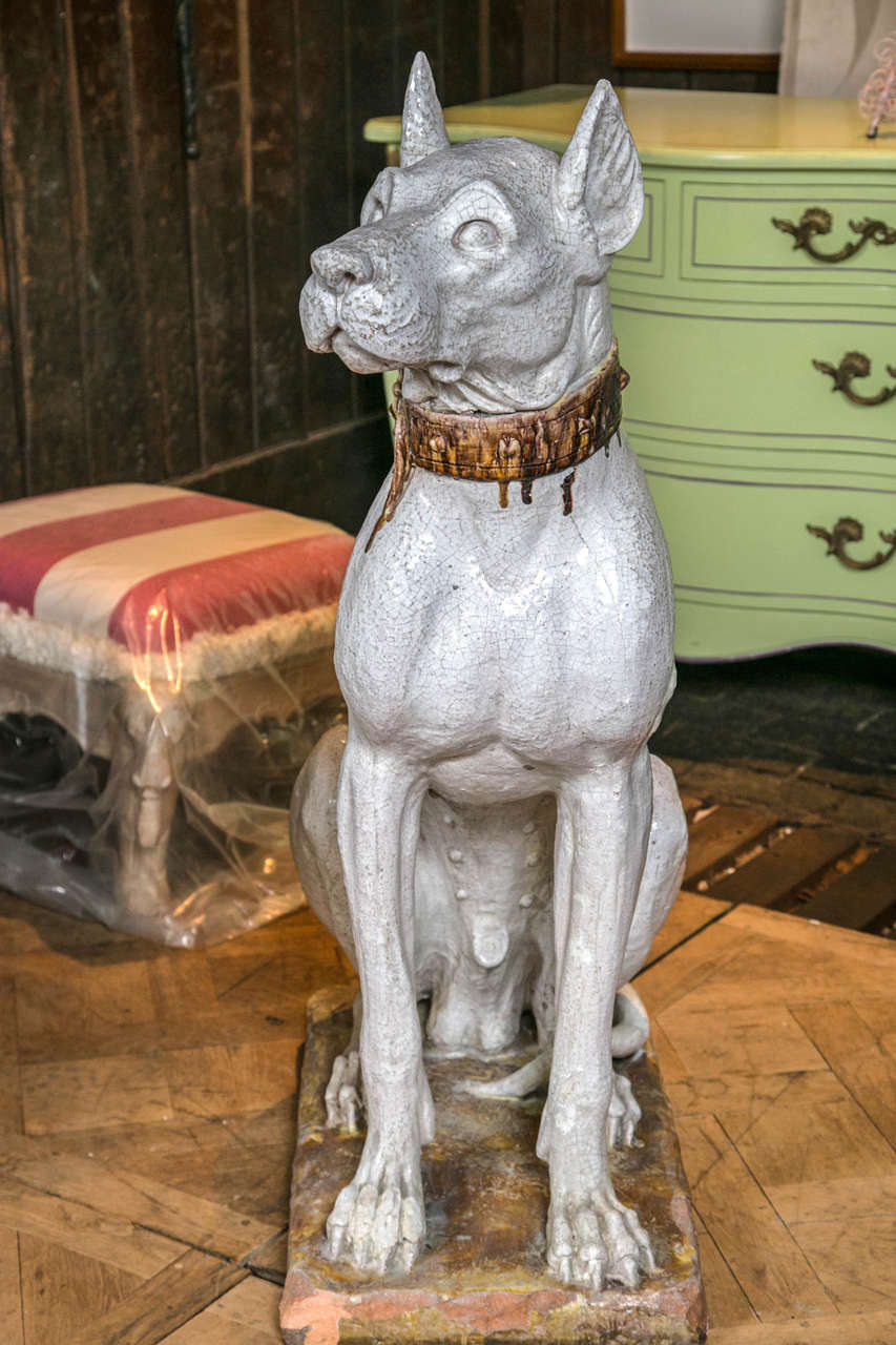 Grande figurine de dogue allemand en terre cuite italienne. Un homme royal.