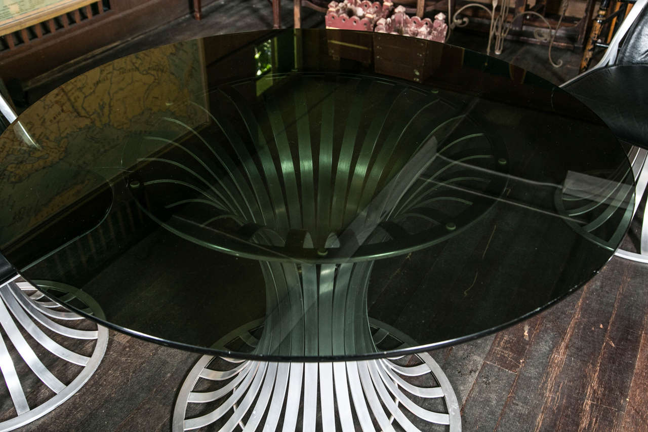 Russell Woodard Round Table and Four Chairs For Sale at 1stDibs round