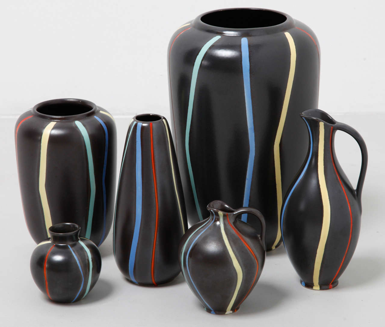 A set of six ornamental ceramics vases designed by Ursula Fesca in 1956 with Dekor Pisa.
Conducted at repairer Waechtersbacher ceramics,
Schlierbach / Hessen.
Hand painted Dekor and characteristic of glaze structure.
4 pieces still available