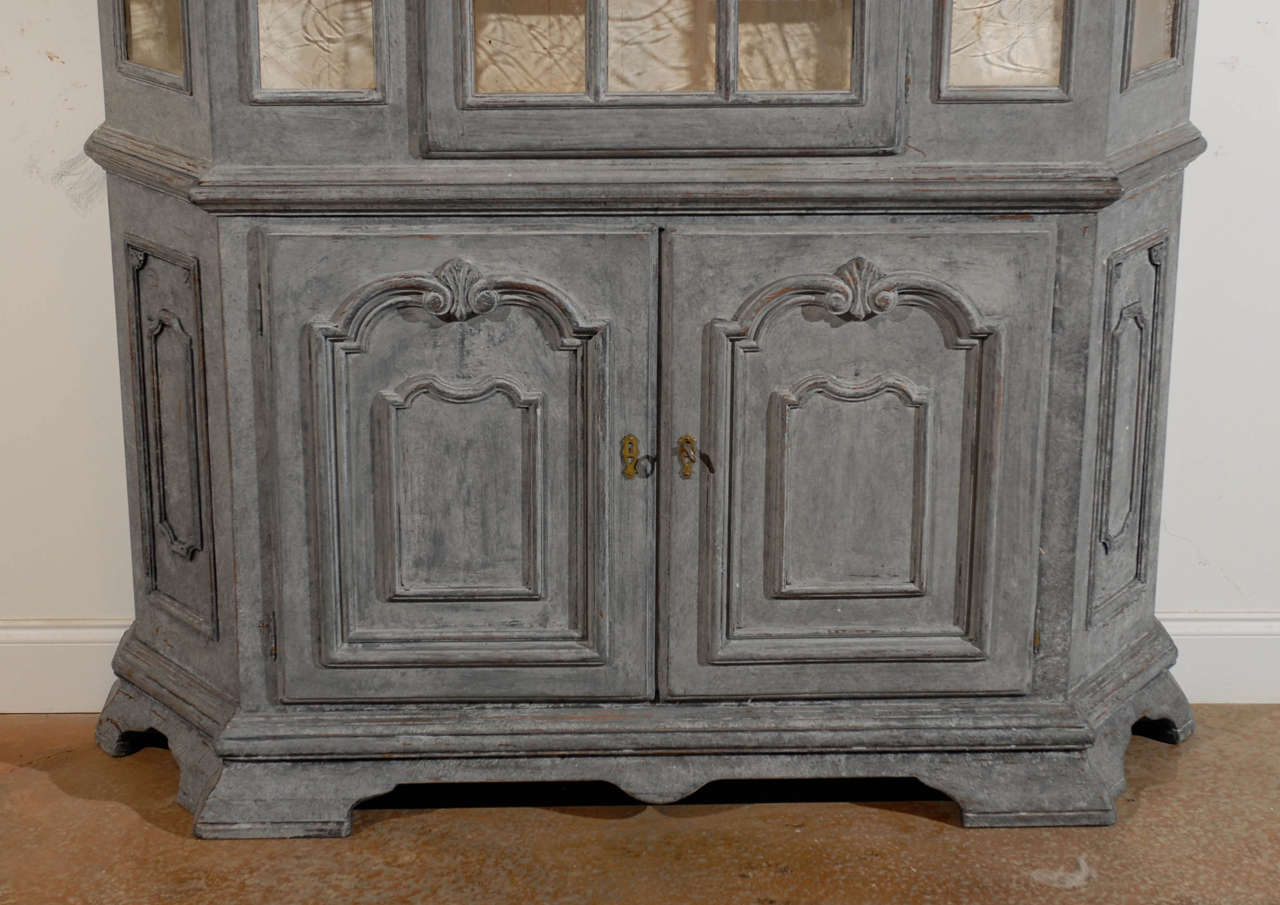 Swedish 1890s Rococo Style Grey Painted Vitrine Cabinet with Original Glass In Good Condition In Atlanta, GA