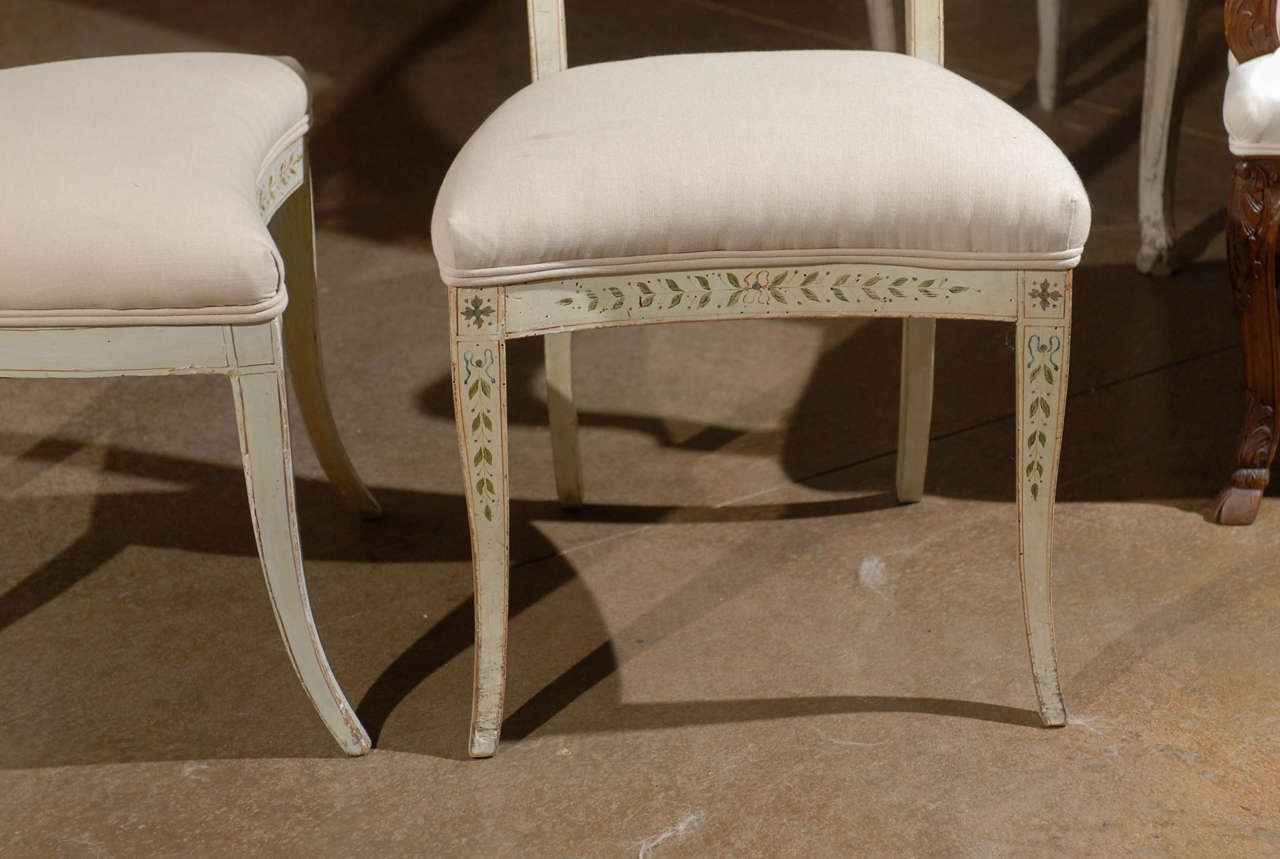 Peint Ensemble de quatre chaises à musique italiennes d'époque néoclassique des années 1790 avec treillis doré en vente