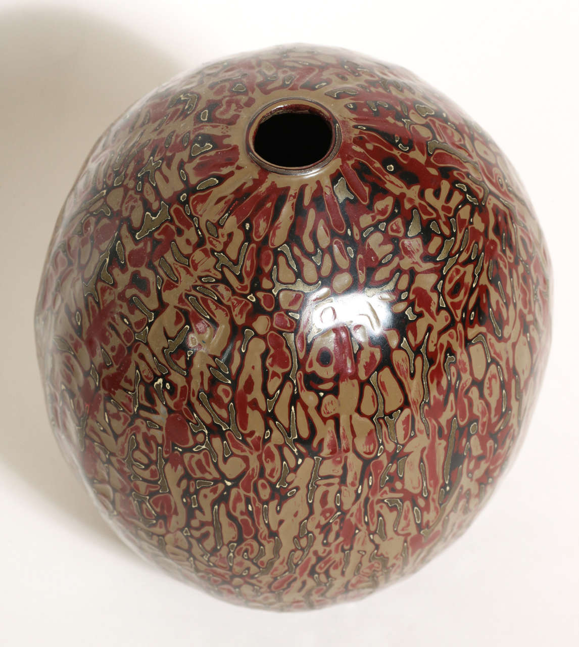 Jean Dunand French Art Deco Red, Green, Black w/ Light-Brown Lacquer Ovoid Vase For Sale 1