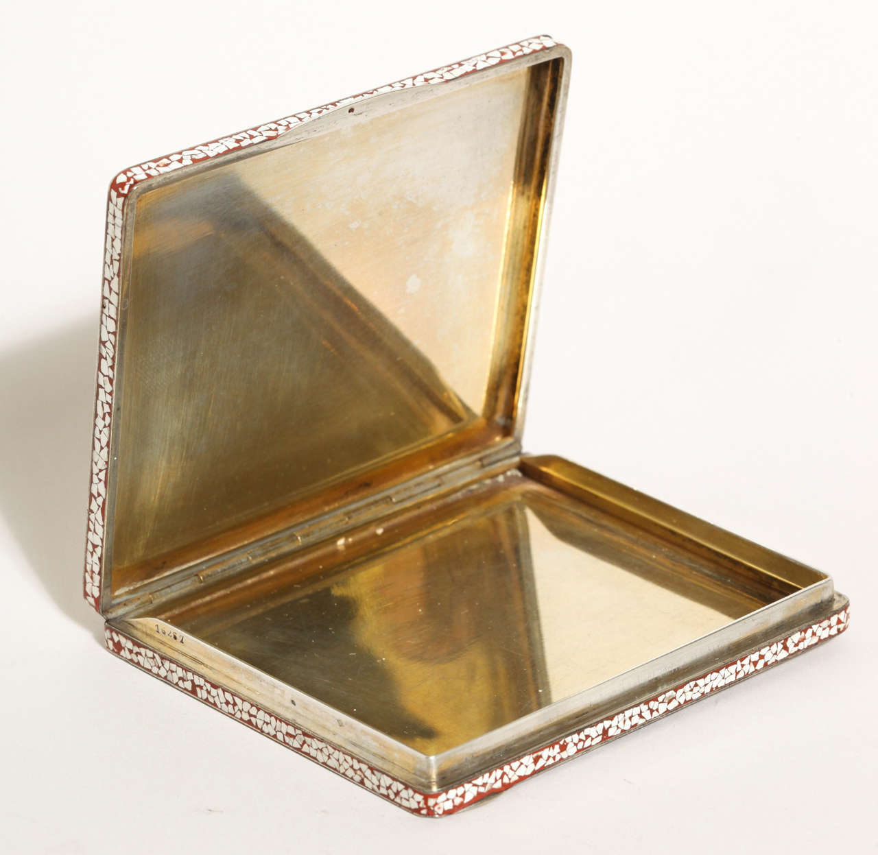 Jean Dunand French Art Deco Sterling Silver and Coquille D'oeuf Lacquered Box In Excellent Condition For Sale In New York, NY
