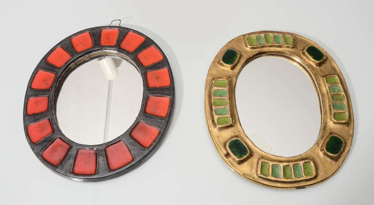 Paire de petits miroirs en céramique très élégants de France