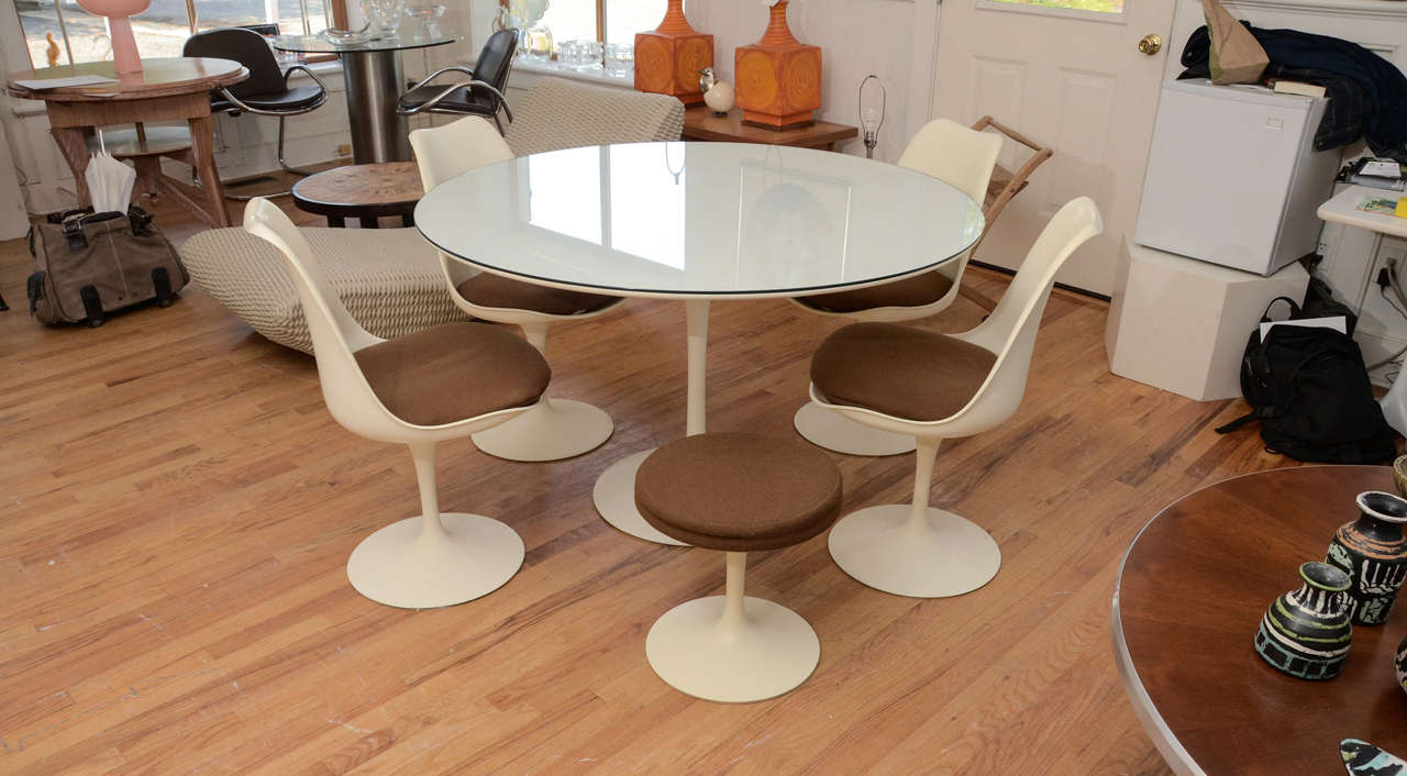 Saarinen round pedestal table, with glass top to protect excellent condition of original unrestored table. Measurements for chairs are 32