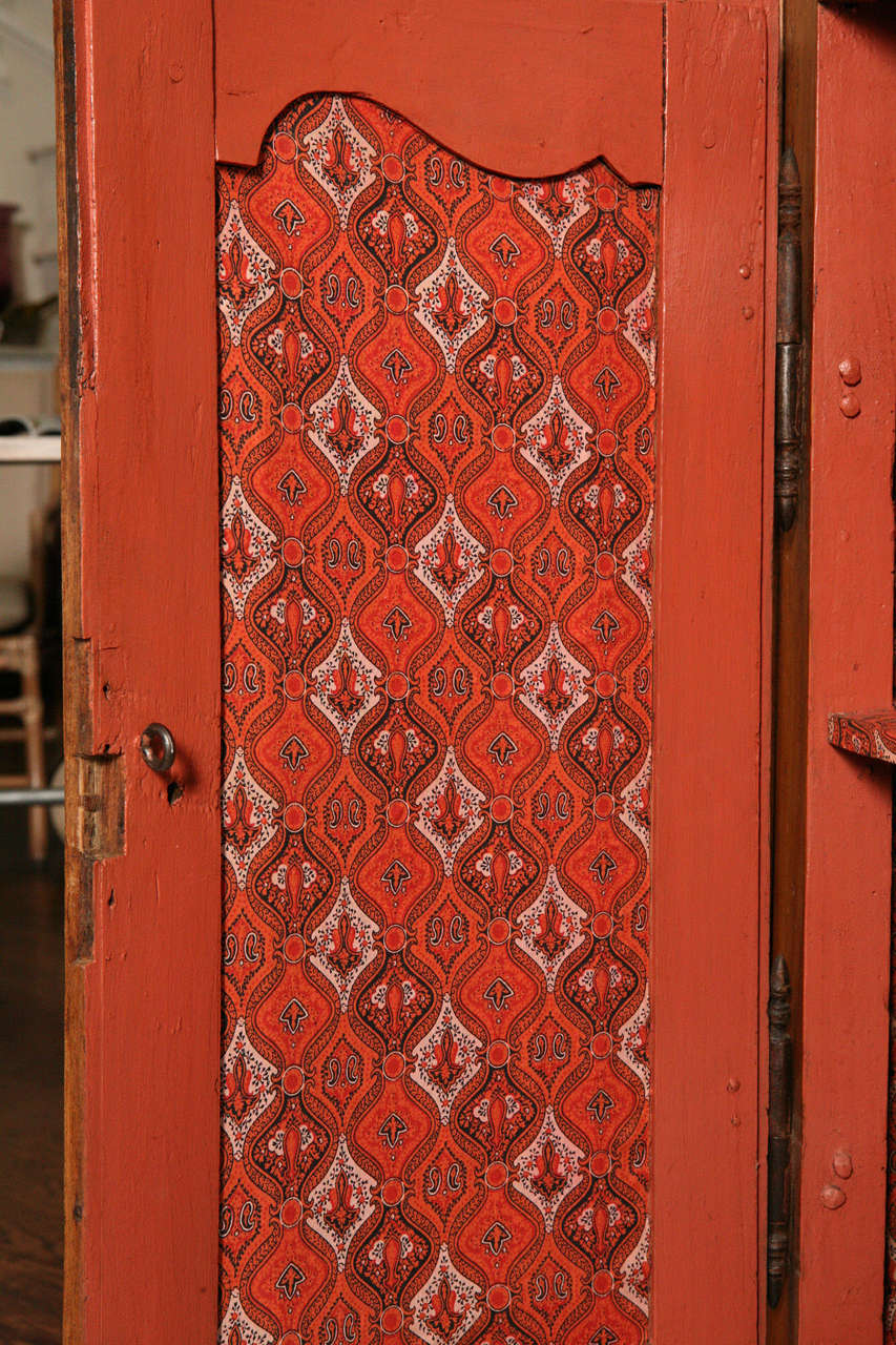 Late 18th Century French Bowfront Corner Cabinet with Marble Top For Sale 4