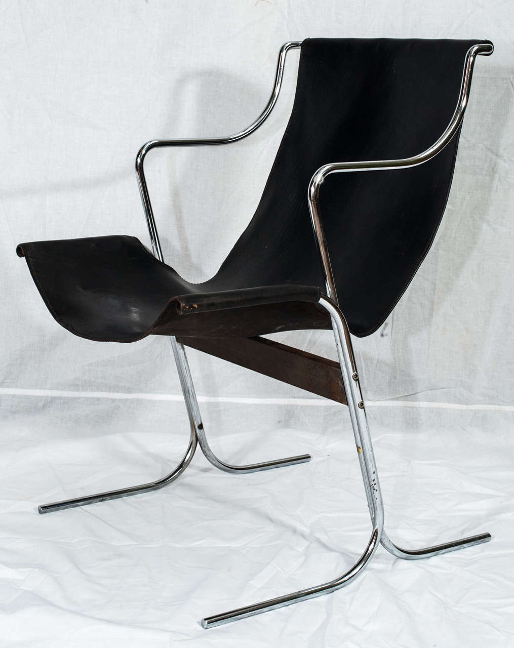 Late 20th Century Pair of 1970s Steel and Black Leather Italian Chairs For Sale