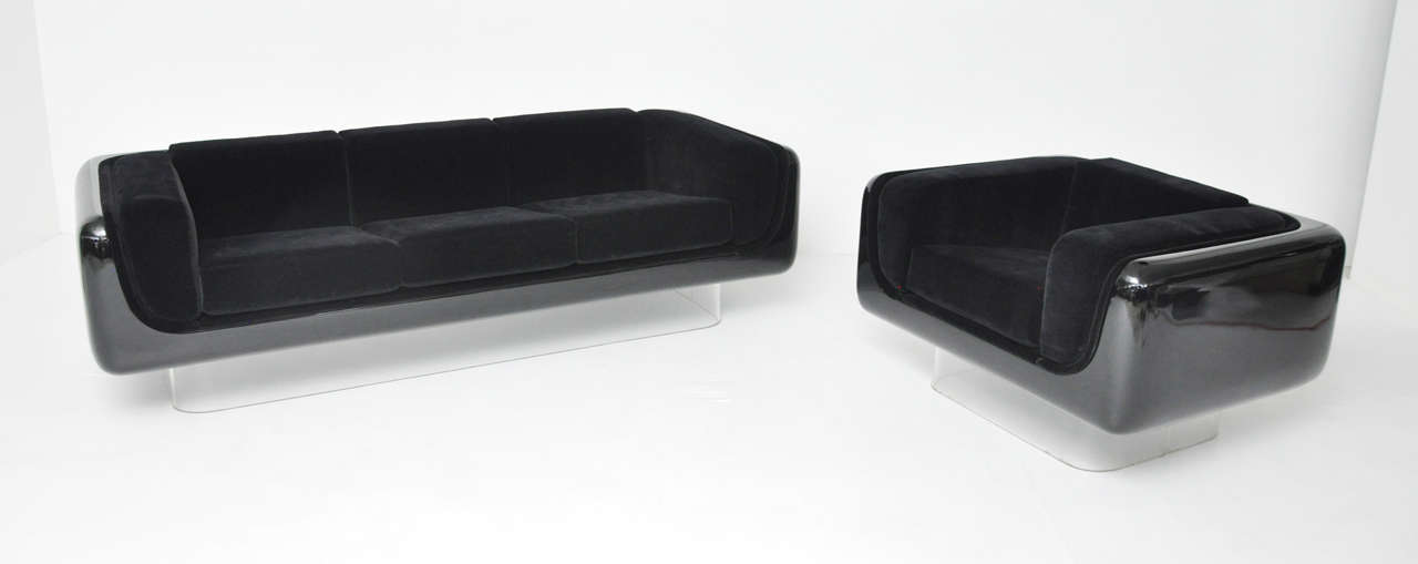 Fiberglass case sofa with Lucite base. This appears to float in a room. Fully restored. New black mohair upholstery. Produced by Steelcase, circa 1960s.

Matching lounge chair available.