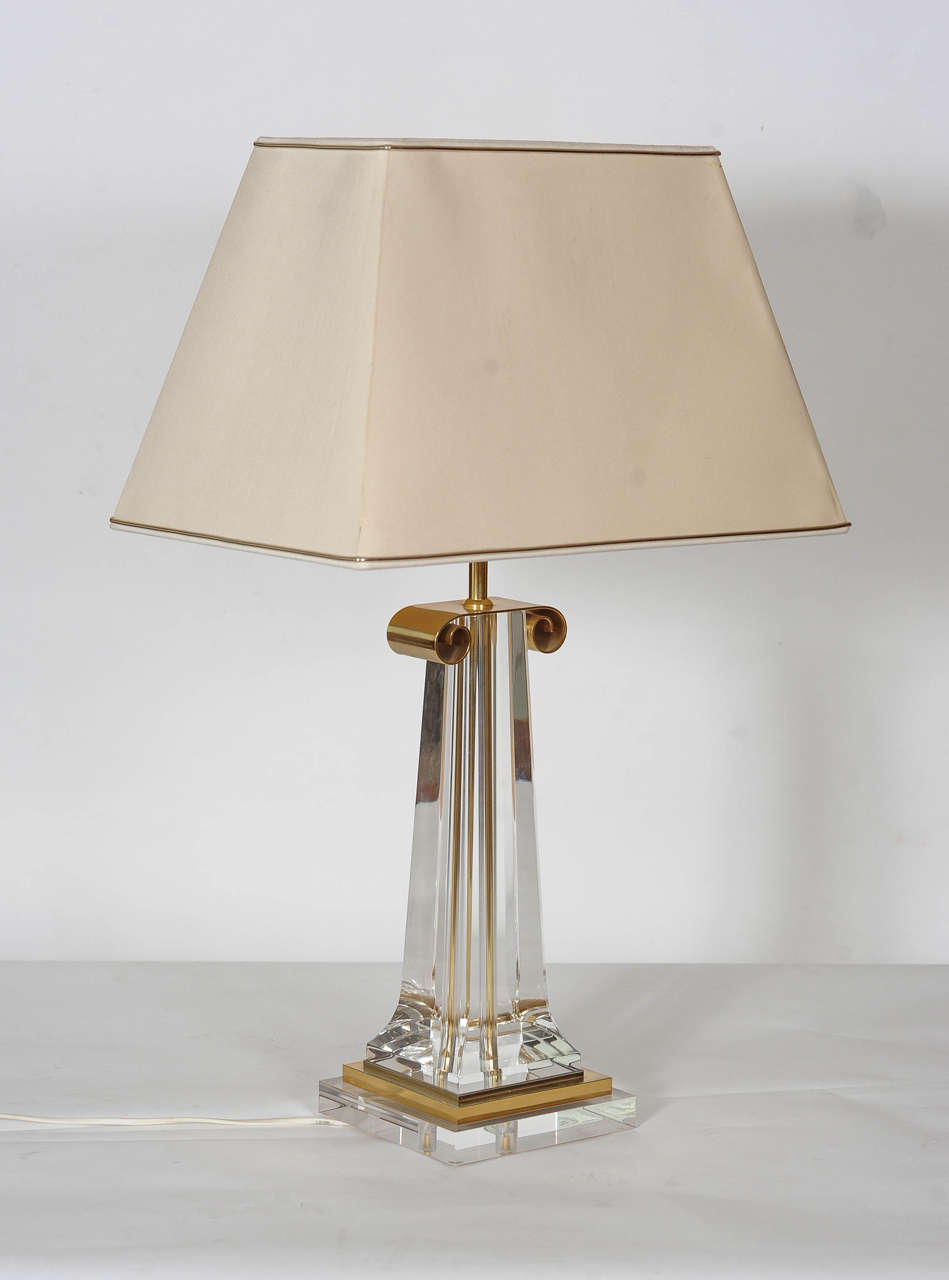 Unknown Hollywood Regency Pair of Lucite Table Lamps in Harp and Obelisk Shapes