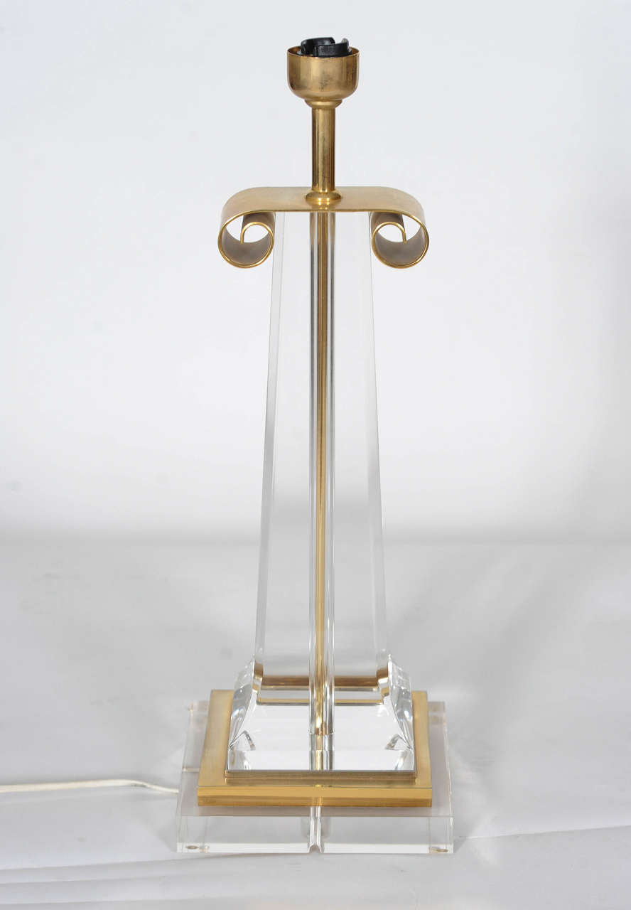 Hollywood Regency Pair of Lucite Table Lamps in Harp and Obelisk Shapes 1