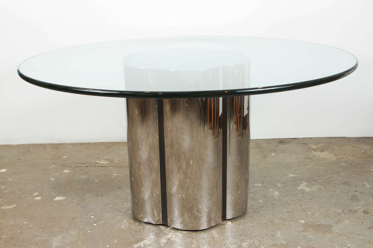 A striking Mid-Century scalloped edge chrome dining table with large glass top. In the style of Milo Baughman. Glass is in excellent condition and is very heavy at 1