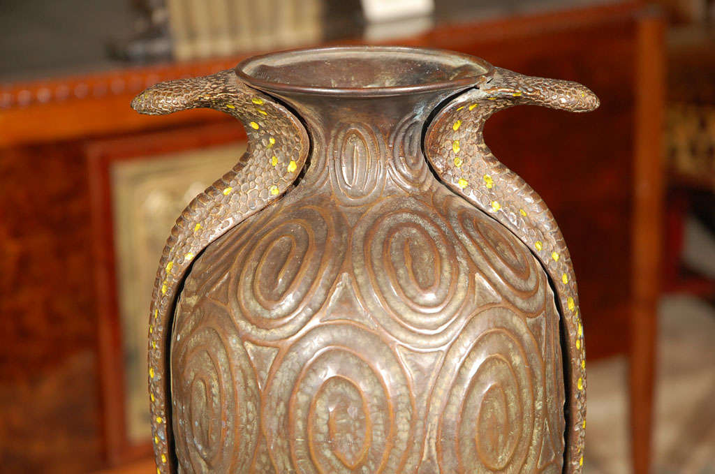 Jean Dunand Style Copper Urn In Excellent Condition In Los Angeles, CA