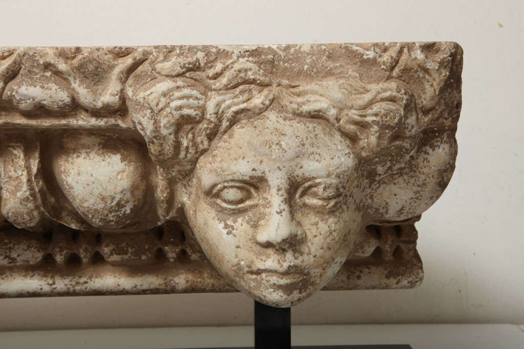 Ancient Roman Marble Architrave with Two Heads In Excellent Condition For Sale In New York, NY