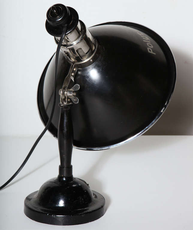 Art déco Substantielle lampe de bureau en plaqué nickel et fer noir avec lampe en polysonne, années 1920 en vente