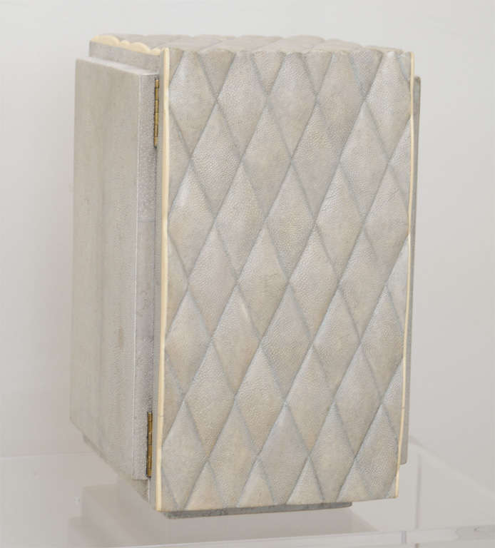 Lovely Jewelry Box in Shagreen with Diamond Pattern.
5 Drawers in Shagreen and Velvet Inside. Edged off with Bone.