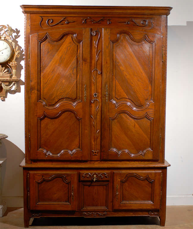 19th Century French Oak Buffet à Deux-Corps with Floral Motifs from Eastern France, 1820s