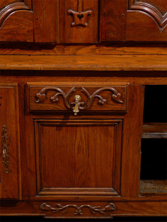 French Oak Buffet à Deux-Corps with Floral Motifs from Eastern France, 1820s 3