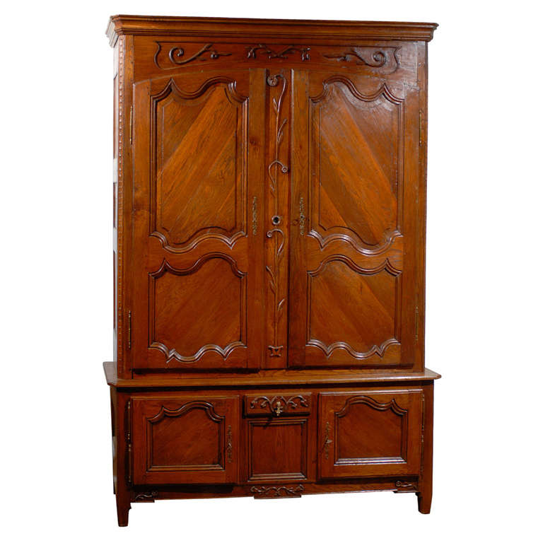 French Oak Buffet à Deux-Corps with Floral Motifs from Eastern France, 1820s