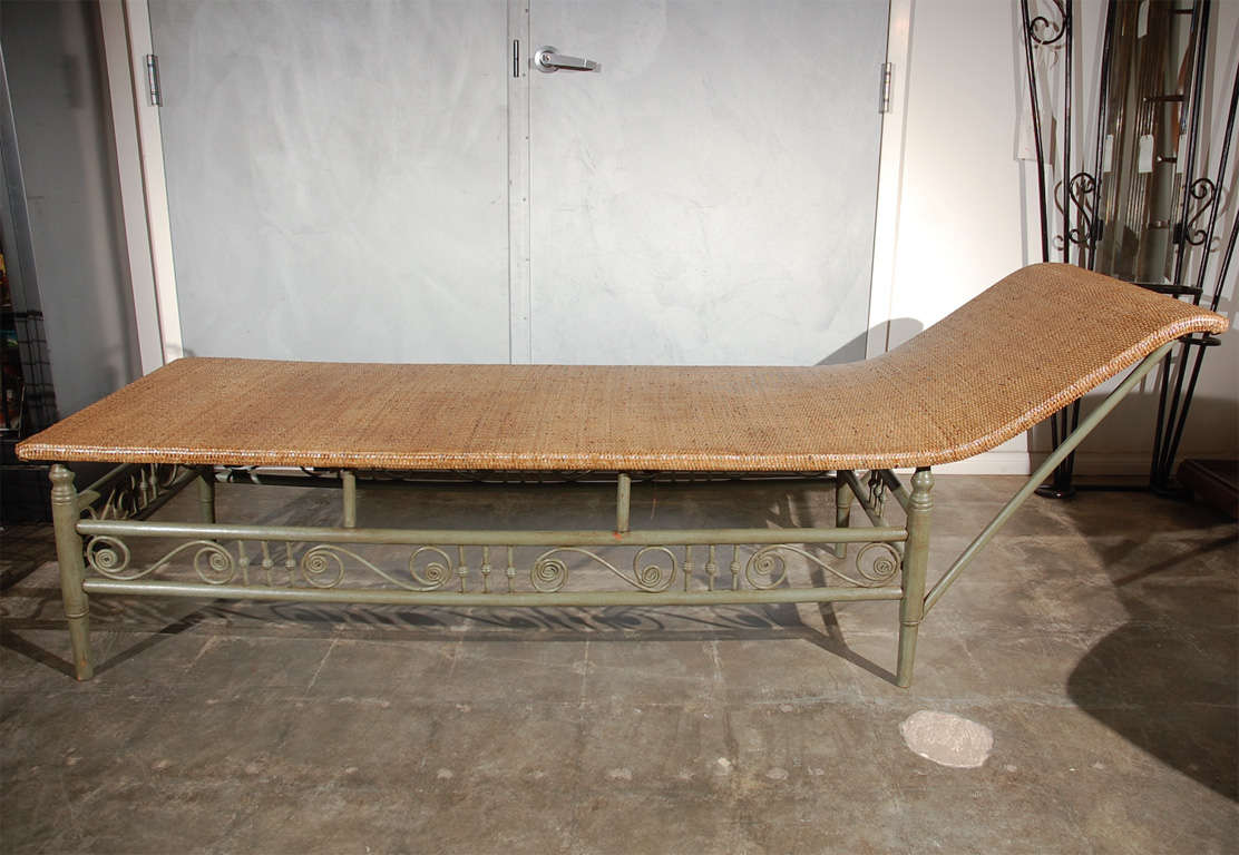 Antique Heywood Wakefield Chaise Longue In Good Condition For Sale In Culver City, CA