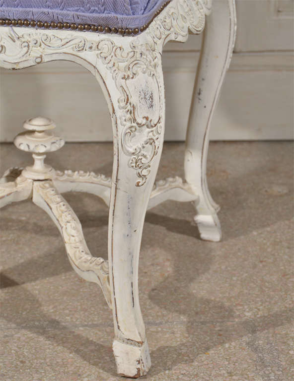 Pair of Painted Rococo Italian Stools In Good Condition For Sale In Houston, TX