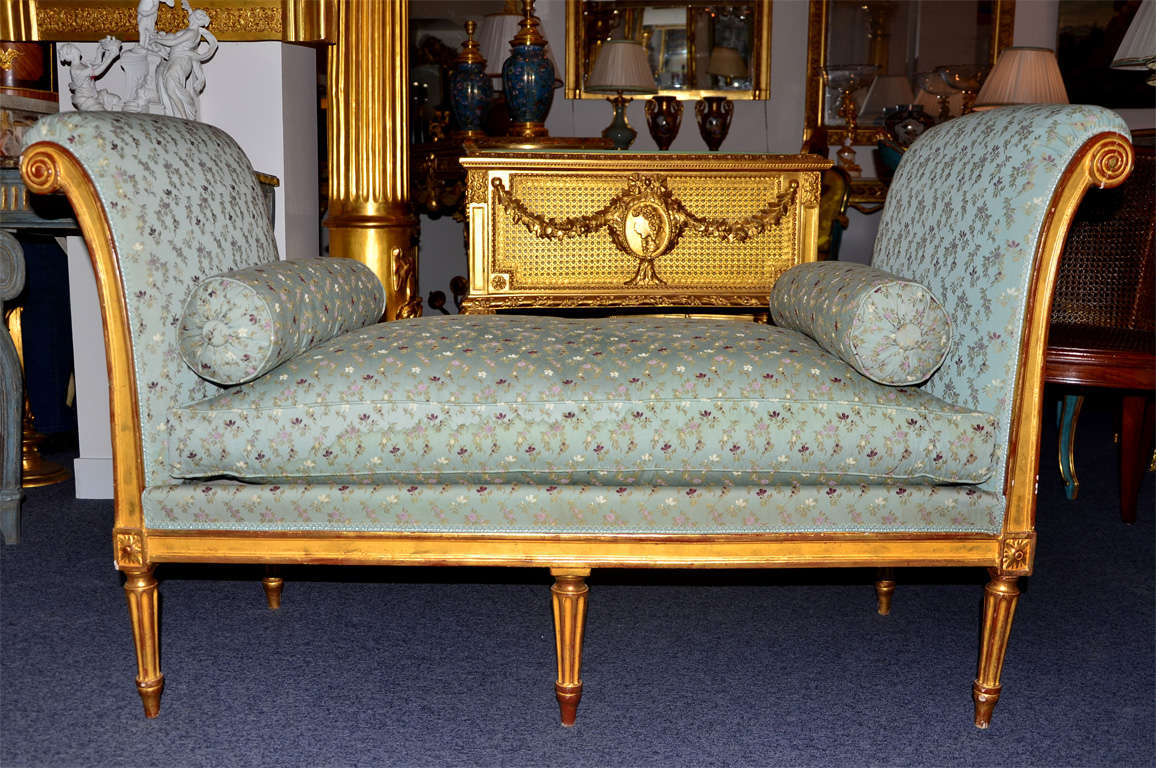 EXQUISITE SMALL DAY-BED LOUIS XVI PERIOD, GILDED WOOD,  REUPOLSTERED, AND COVERED WITH FABRIC OF WELL KNOWN MAKER PIERRE FREY.
THE BED IS SUPPORTED BY 6 FLUTED LEGS.
CURVED WINGS SIDES ARE REUPOLSTERED ON ALL FACES.
WITH ITS 2 REMOVABLE PILLOWS