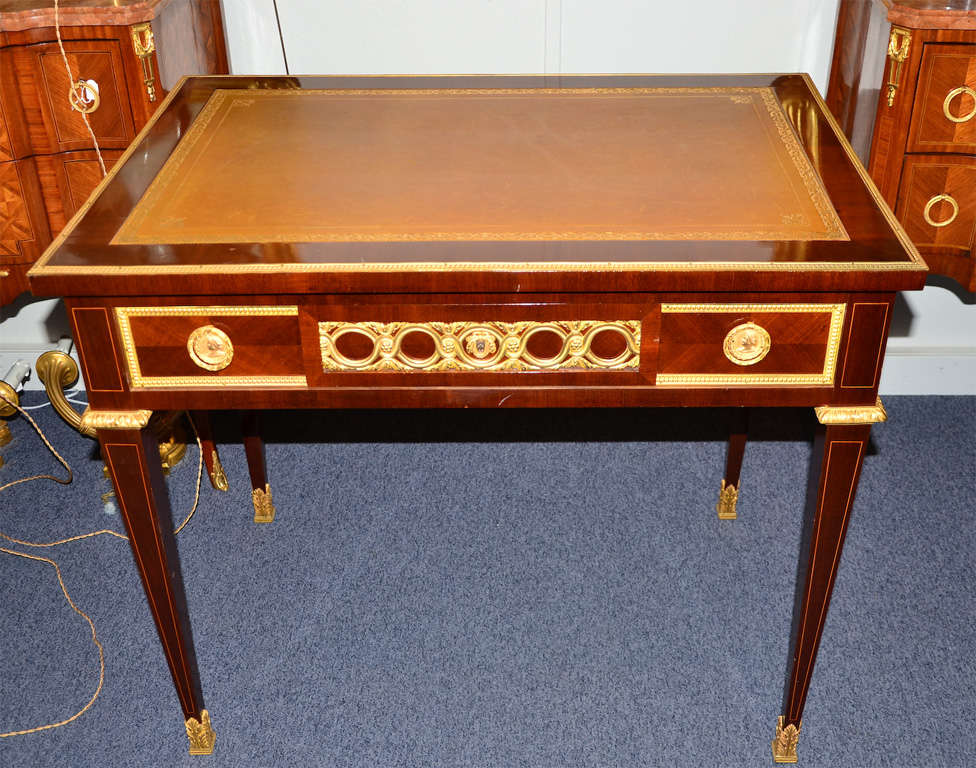 Louis XVI Elegant Mahogany desk in the taste of Riesner For Sale