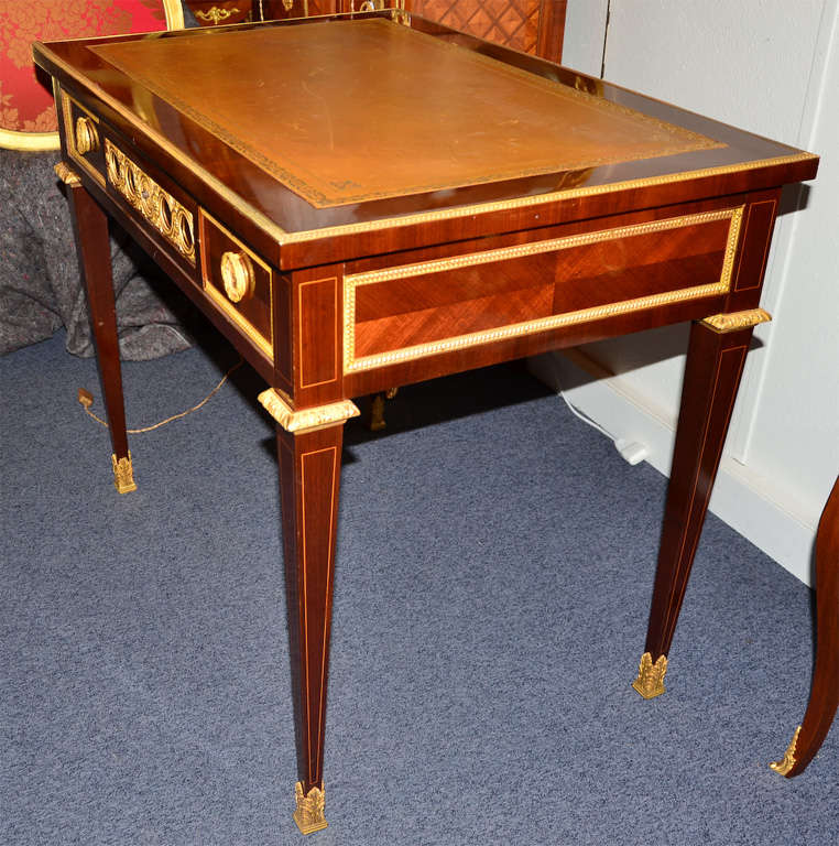 French Elegant Mahogany desk in the taste of Riesner For Sale