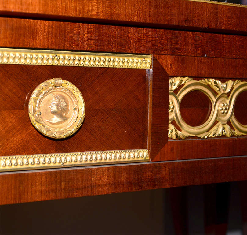 20th Century Elegant Mahogany desk in the taste of Riesner For Sale