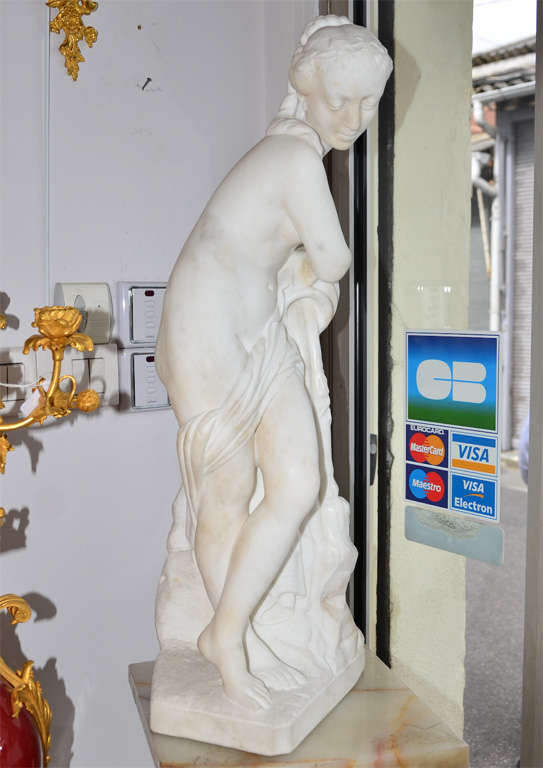 19th Century Carrare Marble Statue Representing A Nymphea